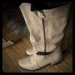 Beige zipper cowboy boots
